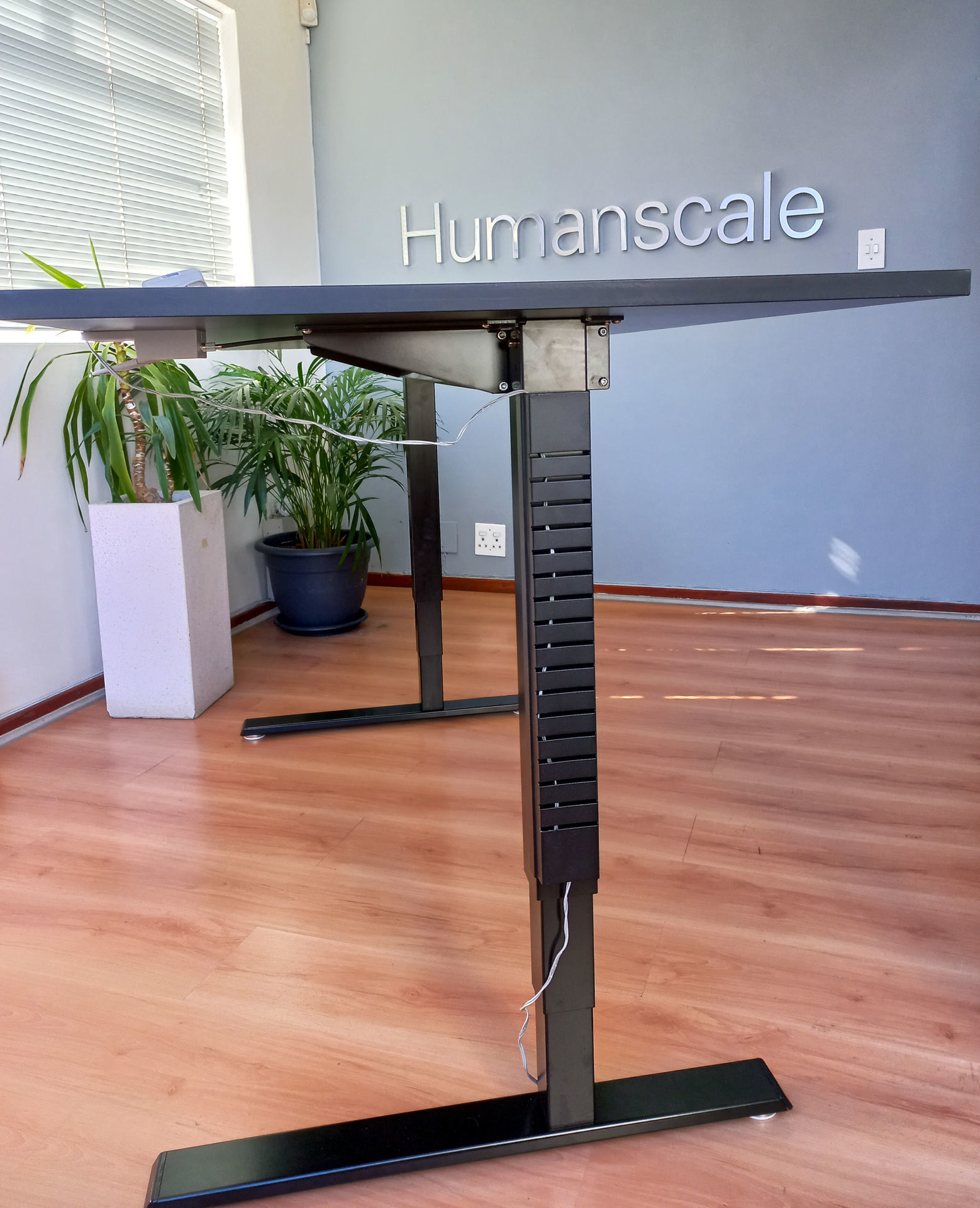 Vertical Cable Riser for Float Standing Desk Ergolab.